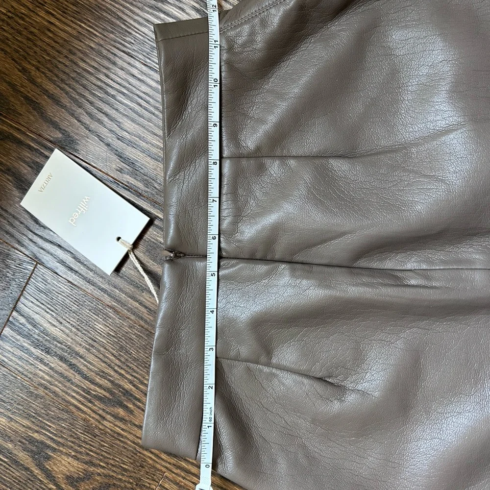 WILFRED ARITZIA Vegan Faux Leather Patio Mini Skirt
Light brown - Picture 7 of 13